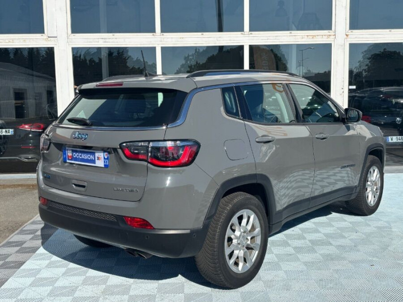 Photo 3 de l'offre de JEEP COMPASS 1.3 PHEV T4 190 BVA6 4XE HYBRIDE LIMITED AWD CUIR SEM GPS Camera 1ère Main à 18950€ chez Mérignac auto