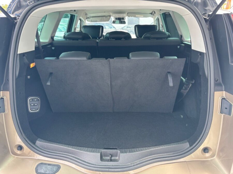 Photo 16 de l'offre de RENAULT GRAND SCENIC IV 1.6 DCi 160 BVA BOSE EDITION CUIR Attel. 7PL à 23450€ chez Mérignac auto