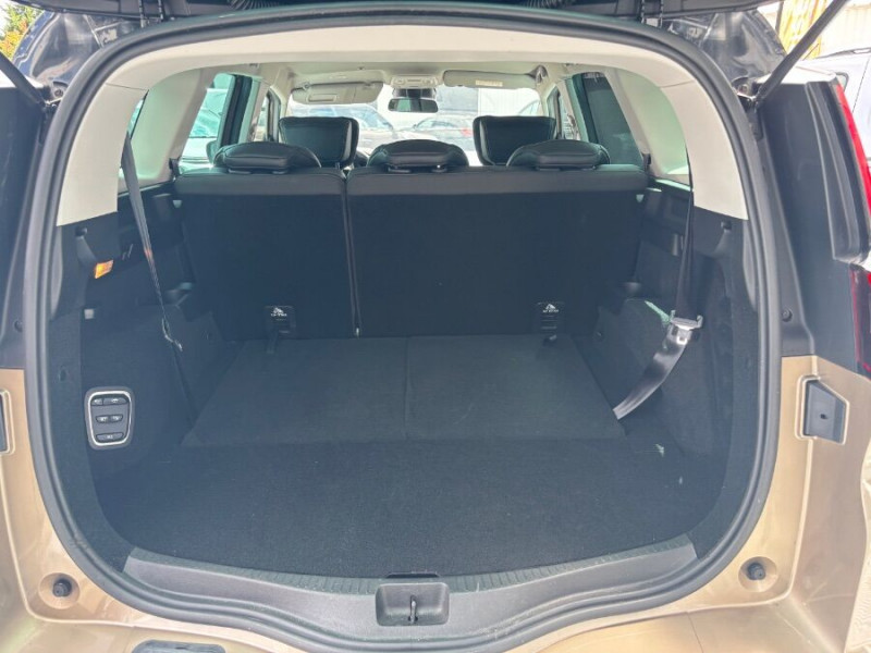 Photo 17 de l'offre de RENAULT GRAND SCENIC IV 1.6 DCi 160 BVA BOSE EDITION CUIR Attel. 7PL à 23450€ chez Mérignac auto