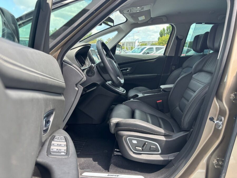 Photo 14 de l'offre de RENAULT GRAND SCENIC IV 1.6 DCi 160 BVA BOSE EDITION CUIR Attel. 7PL à 23450€ chez Mérignac auto