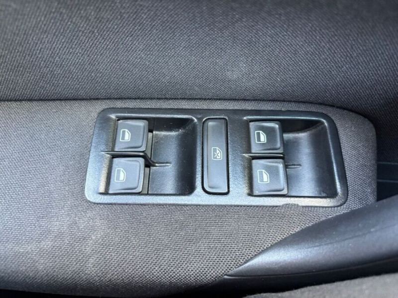 Photo 24 de l'offre de VOLKSWAGEN POLO V 1.2 TSI 110 BVM6 CARAT GPS Radars App Connect à 12950€ chez Mérignac auto