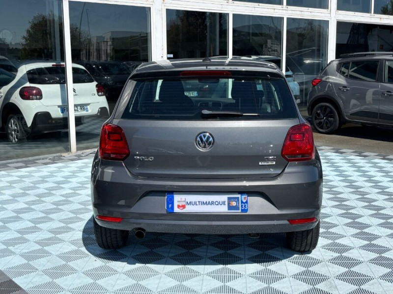 Photo 10 de l'offre de VOLKSWAGEN POLO V 1.2 TSI 110 BVM6 CARAT GPS Radars App Connect à 12950€ chez Mérignac auto