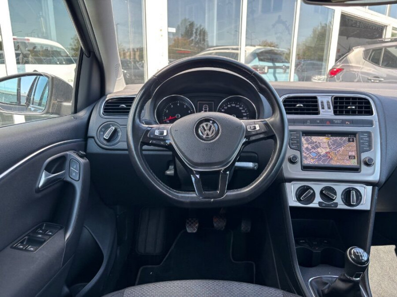 Photo 4 de l'offre de VOLKSWAGEN POLO V 1.2 TSI 110 BVM6 CARAT GPS Radars App Connect à 12950€ chez Mérignac auto