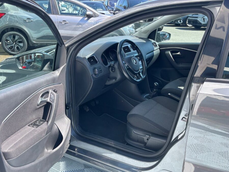Photo 16 de l'offre de VOLKSWAGEN POLO V 1.2 TSI 110 BVM6 CARAT GPS Radars App Connect à 12950€ chez Mérignac auto