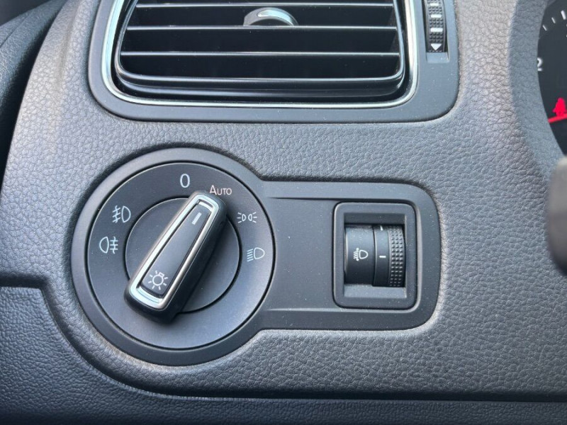 Photo 26 de l'offre de VOLKSWAGEN POLO V 1.2 TSI 110 BVM6 CARAT GPS Radars App Connect à 12950€ chez Mérignac auto