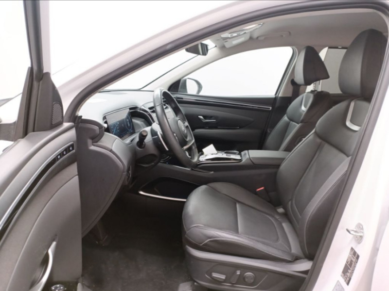 Photo 5 de l'offre de HYUNDAI TUCSON IV 1.6 CRDI 136 DCT-7 HYBRID 48V 2WD CUIR SE JA19 Hayon EL. Attel. à 32950€ chez Mérignac auto