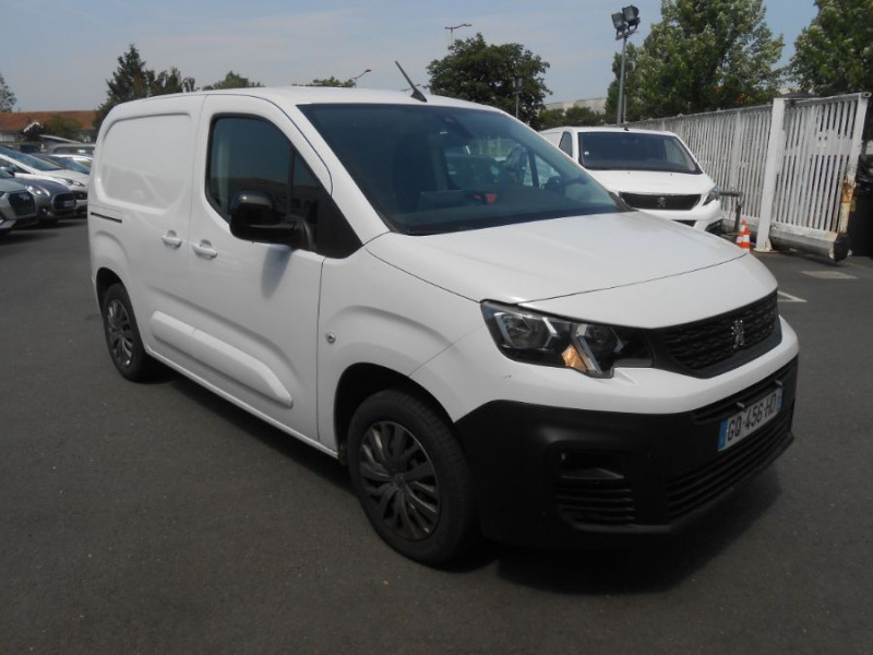 Photo 2 de l'offre de PEUGEOT PARTNER 1.5 BlueHDi 100 BVM6 3PL PACK ASPHALT CONNECT Camera Attel. 1ere Main à 18450€ chez Mérignac auto
