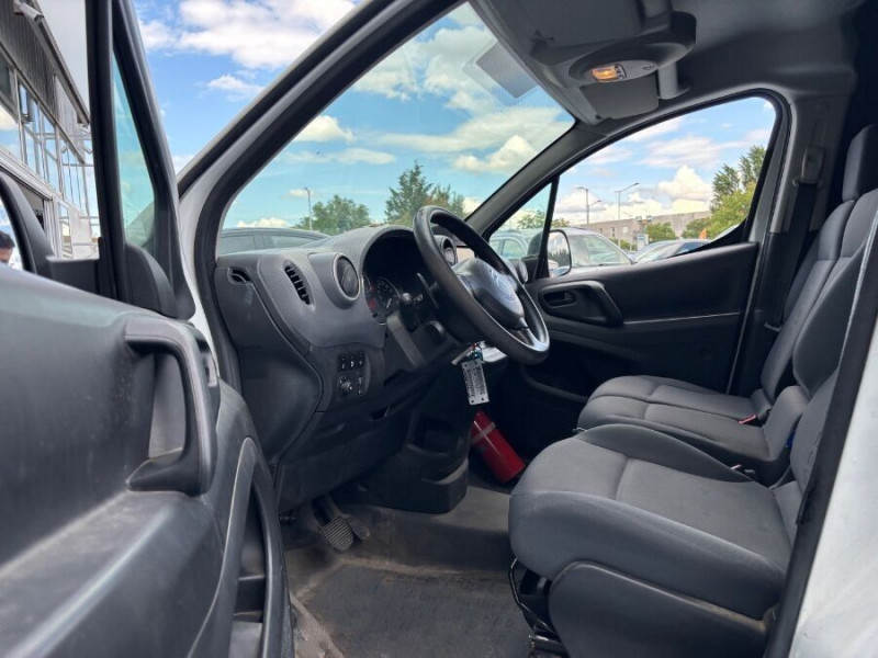 Photo 6 de l'offre de CITROEN BERLINGO FOURGON 1.6 BlueHDi 100 ETG6 CLUB GPS Casiers 10750 .H.T. à 10750€ chez Mérignac auto