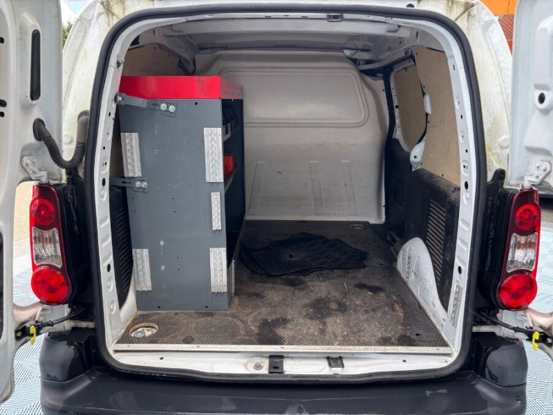 Photo 7 de l'offre de CITROEN BERLINGO FOURGON 1.6 BlueHDi 100 ETG6 CLUB GPS Casiers 10750 .H.T. à 10750€ chez Mérignac auto