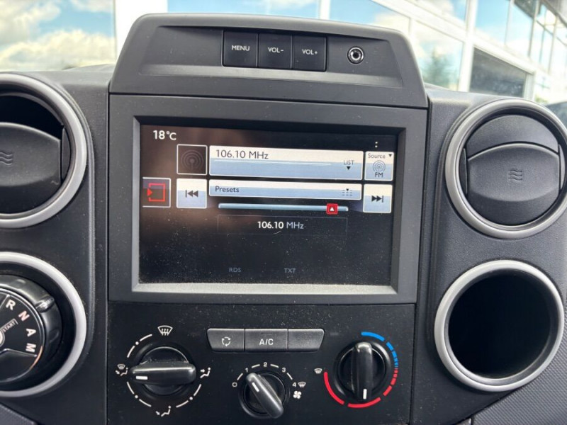 Photo 18 de l'offre de CITROEN BERLINGO FOURGON 1.6 BlueHDi 100 ETG6 CLUB GPS Casiers 10750 .H.T. à 10750€ chez Mérignac auto
