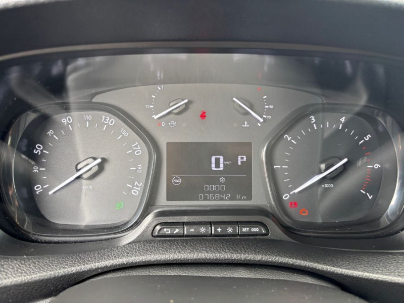 Photo 20 de l'offre de PEUGEOT EXPERT FOURGON LONG DC L3 2.0 BlueHDi 120 EAT8 ASPHALT 6PL GPS Attel. 23490.H.T. à 23490€ chez Mérignac auto