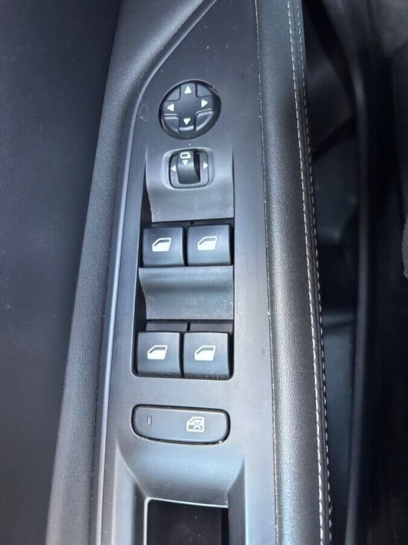 Photo 23 de l'offre de PEUGEOT 3008 II 1.5 BlueHDI 130 EAT8 ALLURE Barres Attel. 1ère Main à 17950€ chez Mérignac auto