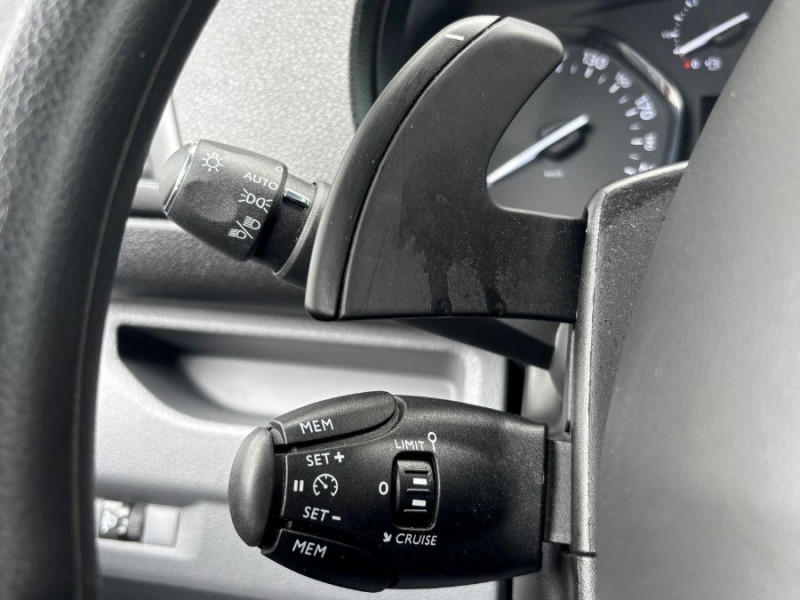 Photo 24 de l'offre de PEUGEOT EXPERT FOURGON LONG DC L3 2.0 BlueHDi 120 EAT8 ASPHALT 6PL GPS Attel. 23490.H.T. à 23490€ chez Mérignac auto