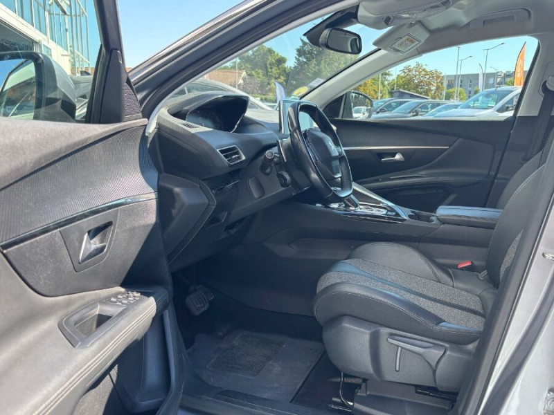 Photo 15 de l'offre de PEUGEOT 3008 II 1.5 BlueHDI 130 EAT8 ALLURE Barres Attel. 1ère Main à 17950€ chez Mérignac auto