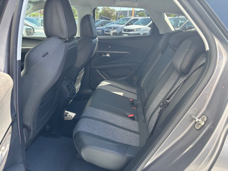Photo 16 de l'offre de PEUGEOT 3008 II 1.5 BlueHDI 130 EAT8 ALLURE Barres Attel. 1ère Main à 17950€ chez Mérignac auto