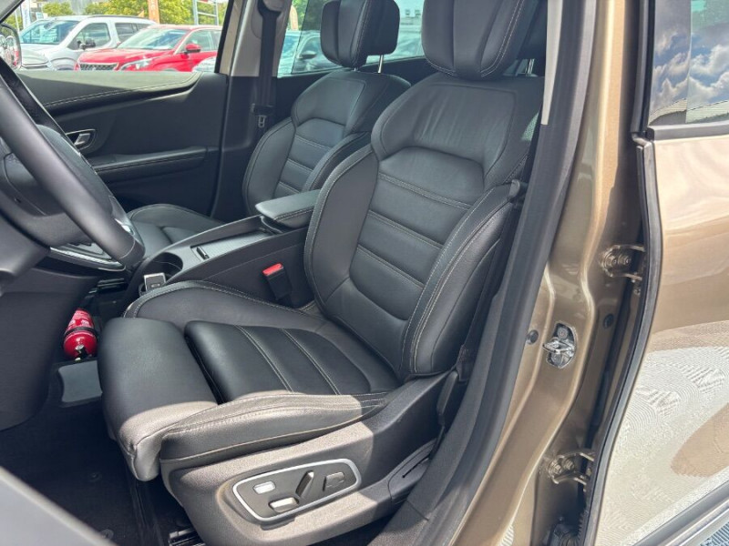 Photo 5 de l'offre de RENAULT GRAND SCENIC IV 1.6 DCi 160 BVA BOSE EDITION CUIR Attel. 7PL à 23450€ chez Mérignac auto
