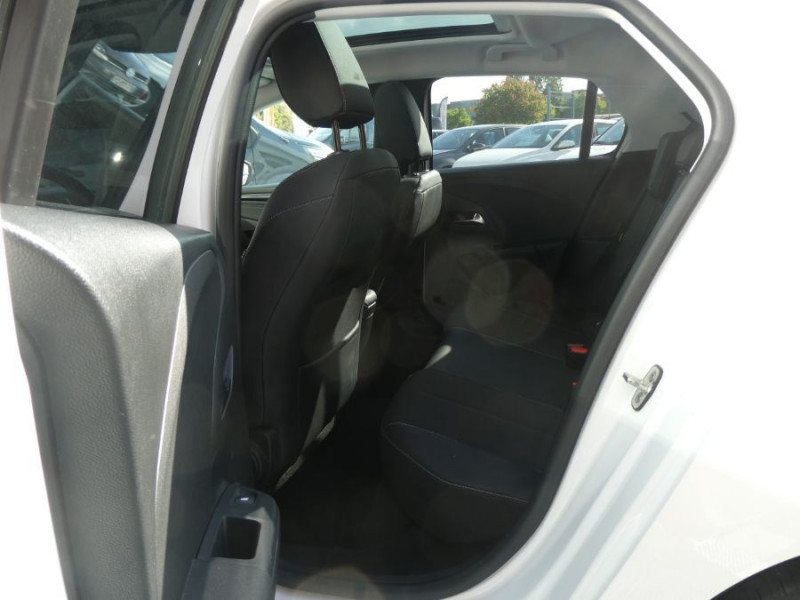 Photo 14 de l'offre de OPEL CORSA VI 1.5 Diesel 100 BVM6 SPORT ELEGANCE TOIT Pano Camera CarPlay à 16470€ chez Mérignac auto