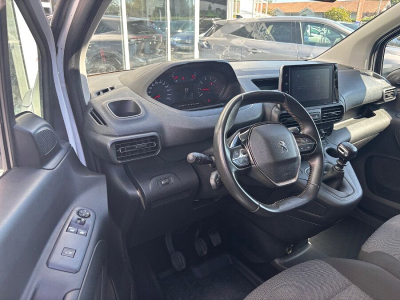 Photo 12 de l'offre de PEUGEOT PARTNER 1.5 BlueHDi 100 BVM6 3PL PACK ASPHALT CONNECT Camera Attel. 1ere Main à 18450€ chez Mérignac auto