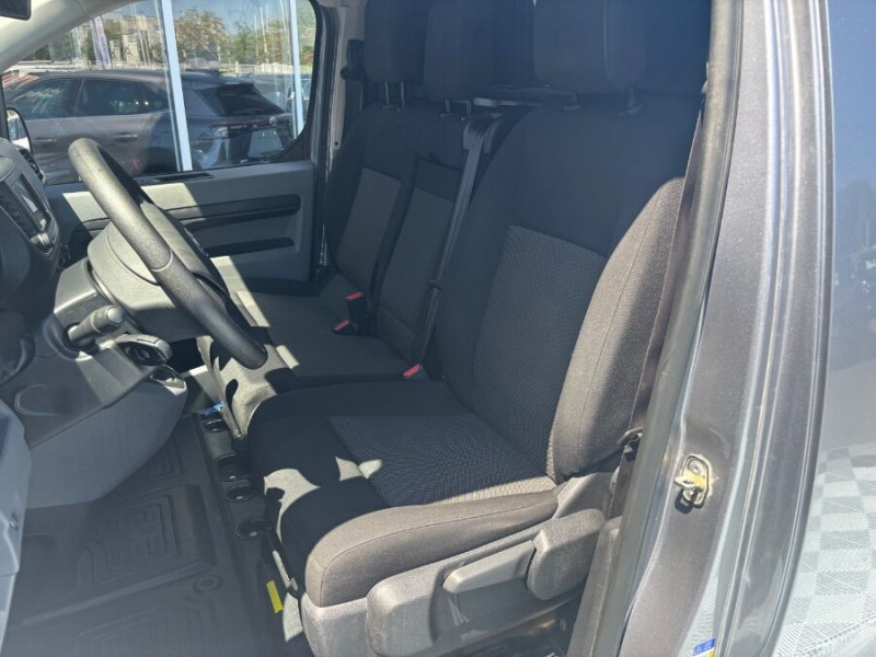 Photo 11 de l'offre de TOYOTA PROACE VAN 2.0 D-4D 145 BVM6 L2 VX Attel. 21950.H.T. à 21950€ chez Mérignac auto