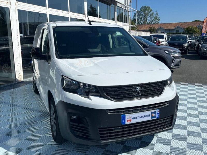Photo 2 de l'offre de PEUGEOT PARTNER 1.5 BlueHDi 100 BVM6 3PL PACK ASPHALT CONNECT Camera Attel. 1ere Main à 18450€ chez Mérignac auto