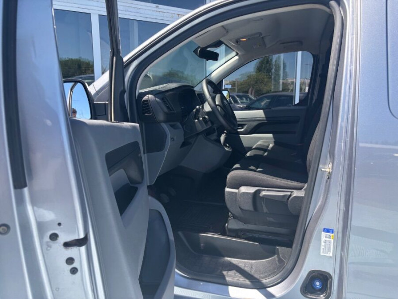 Photo 10 de l'offre de TOYOTA PROACE VAN 2.0 D-4D 145 BVM6 L2 VX Attel. 21950.H.T. à 21950€ chez Mérignac auto