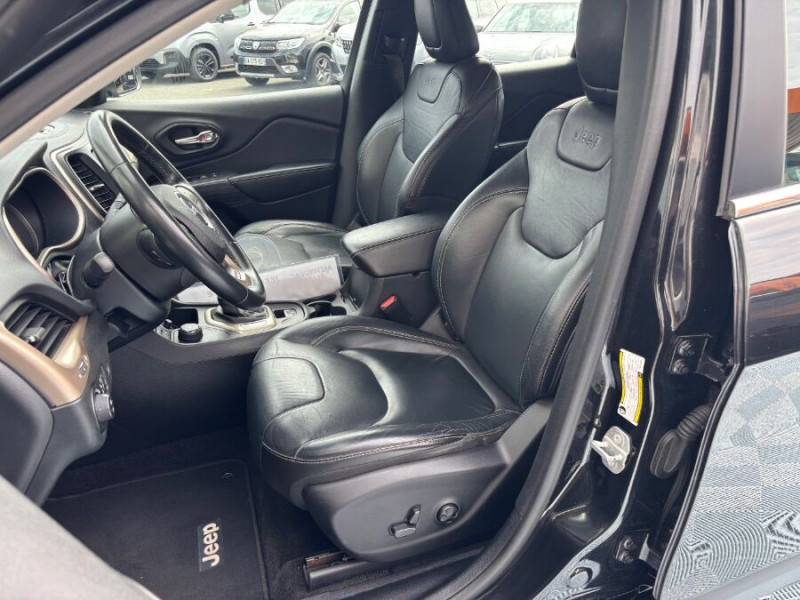 Photo 5 de l'offre de JEEP CHEROKEE 2.2 MultiJet 185 BVA 4WD LONGITUDE EXECUTIVE Active Drive CUIR Attel. à 17950€ chez Mérignac auto