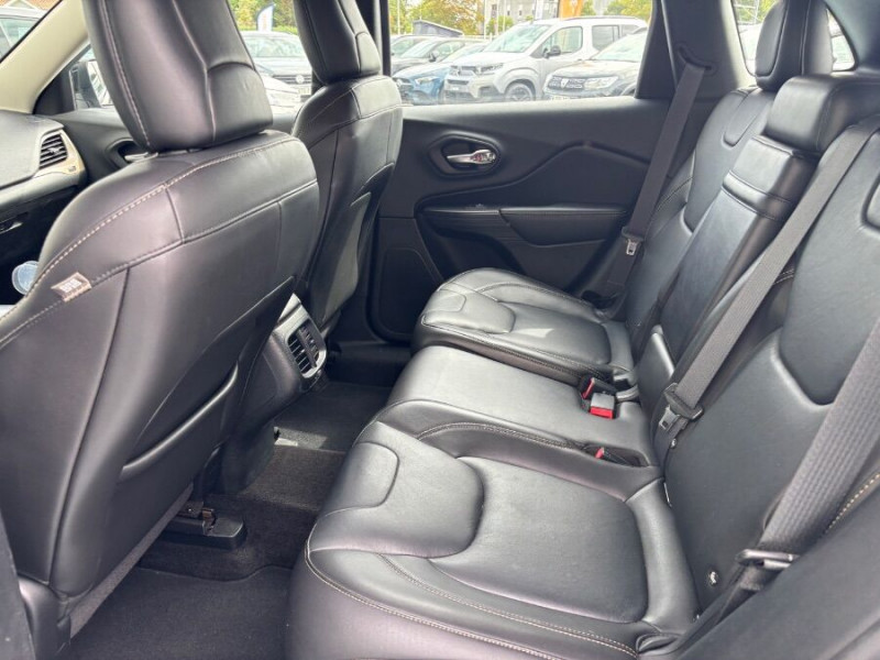 Photo 15 de l'offre de JEEP CHEROKEE 2.2 MultiJet 185 BVA 4WD LONGITUDE EXECUTIVE Active Drive CUIR Attel. à 17950€ chez Mérignac auto