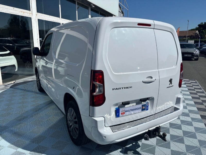 Photo 9 de l'offre de PEUGEOT PARTNER 1.5 BlueHDi 100 BVM6 3PL PACK ASPHALT CONNECT Camera Attel. 1ere Main à 18450€ chez Mérignac auto