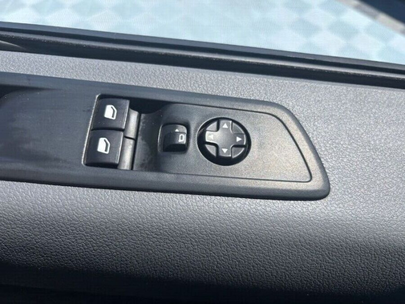 Photo 13 de l'offre de TOYOTA PROACE VAN 2.0 D-4D 145 BVM6 L2 VX Attel. 21950.H.T. à 21950€ chez Mérignac auto
