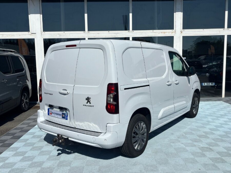 Photo 3 de l'offre de PEUGEOT PARTNER 1.5 BlueHDi 100 BVM6 3PL PACK ASPHALT CONNECT Camera Attel. 1ere Main à 18450€ chez Mérignac auto