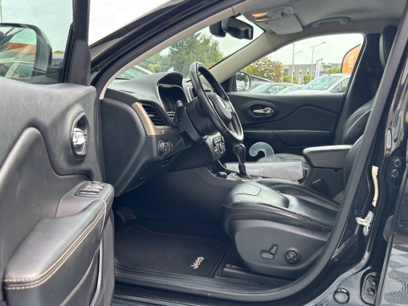 Photo 14 de l'offre de JEEP CHEROKEE 2.2 MultiJet 185 BVA 4WD LONGITUDE EXECUTIVE Active Drive CUIR Attel. à 17950€ chez Mérignac auto