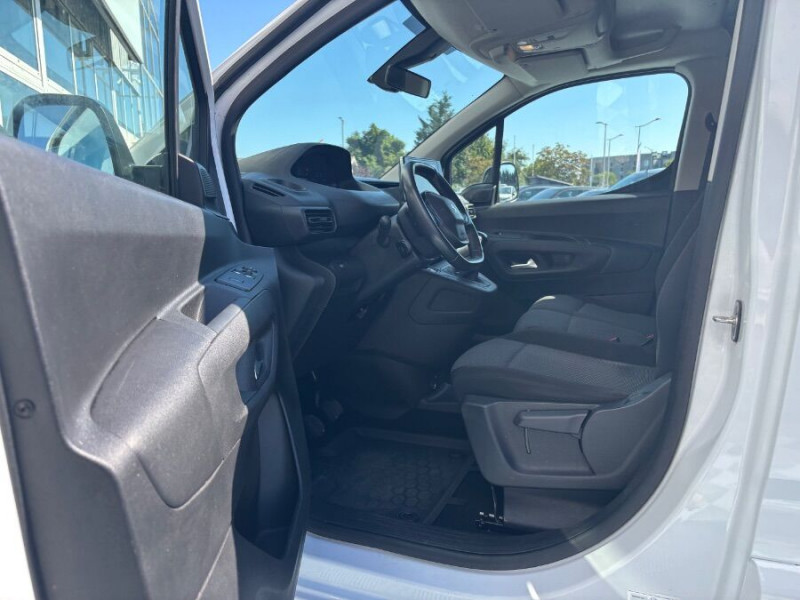 Photo 11 de l'offre de PEUGEOT PARTNER 1.5 BlueHDi 100 BVM6 3PL PACK ASPHALT CONNECT Camera Attel. 1ere Main à 18450€ chez Mérignac auto