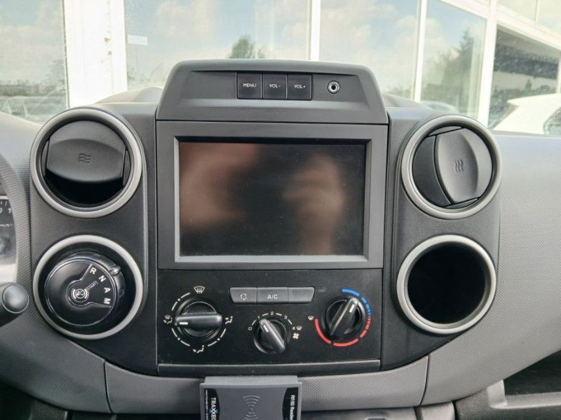 Photo 16 de l'offre de CITROEN BERLINGO FOURGON 1.6 BlueHDi 100 ETG6 CLUB GPS Casiers 10750 .H.T. à 10750€ chez Mérignac auto