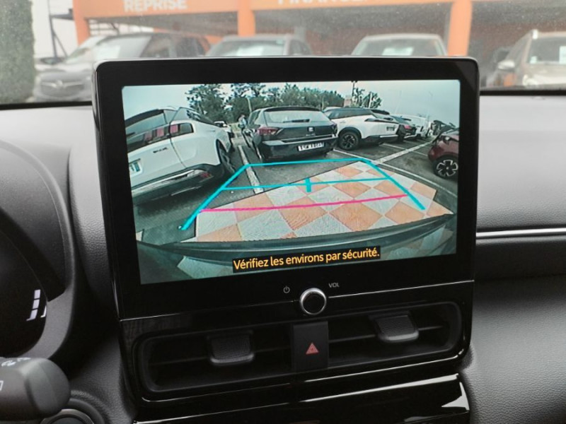 Photo 6 de l'offre de TOYOTA YARIS CROSS 1.5 HYBRIDE 116H BVA DESIGN SC JA17 Camera Key Less ACC à 27490€ chez Mérignac auto