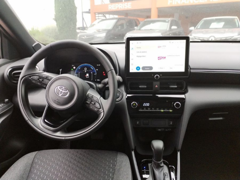 Photo 5 de l'offre de TOYOTA YARIS CROSS 1.5 HYBRIDE 116H BVA DESIGN SC JA17 Camera Key Less ACC à 27490€ chez Mérignac auto
