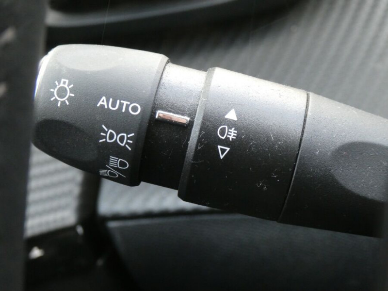 Photo 31 de l'offre de PEUGEOT 208 II 1.5 BlueHDi 100 BVM6 ALLURE GPS RS JA16 à 15450€ chez Mérignac auto