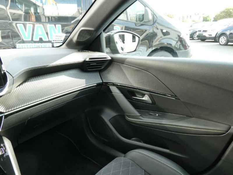 Photo 45 de l'offre de PEUGEOT 208 II 1.2 PureTech 100 BV6 GT PACK Semi Alcantara à 14790€ chez Mérignac auto
