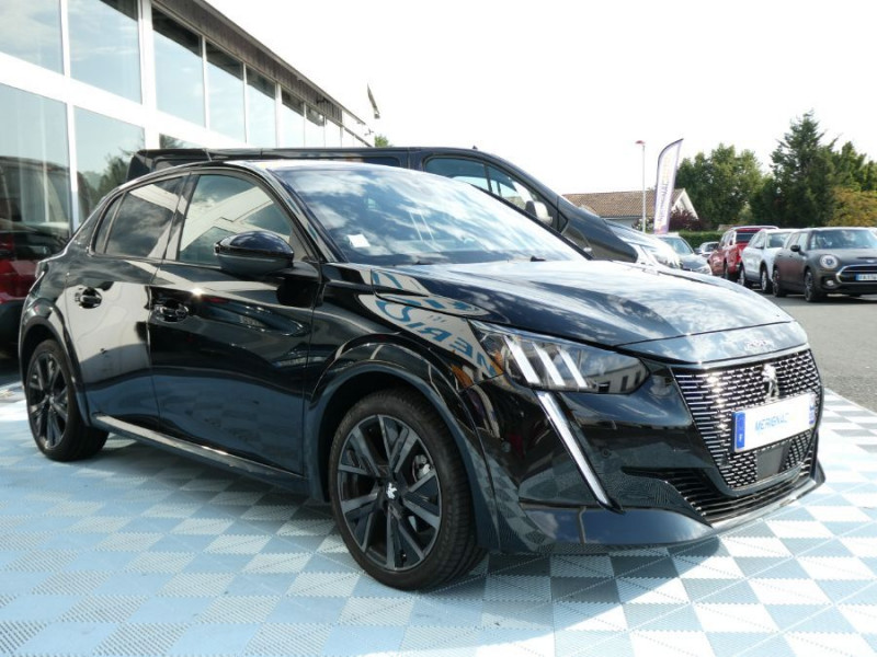 Photo 2 de l'offre de PEUGEOT 208 II 1.2 PureTech 100 BV6 GT PACK Semi Alcantara à 14790€ chez Mérignac auto