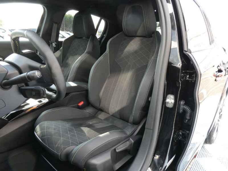 Photo 5 de l'offre de PEUGEOT 208 II 1.2 PureTech 100 BV6 GT PACK Semi Alcantara à 14790€ chez Mérignac auto