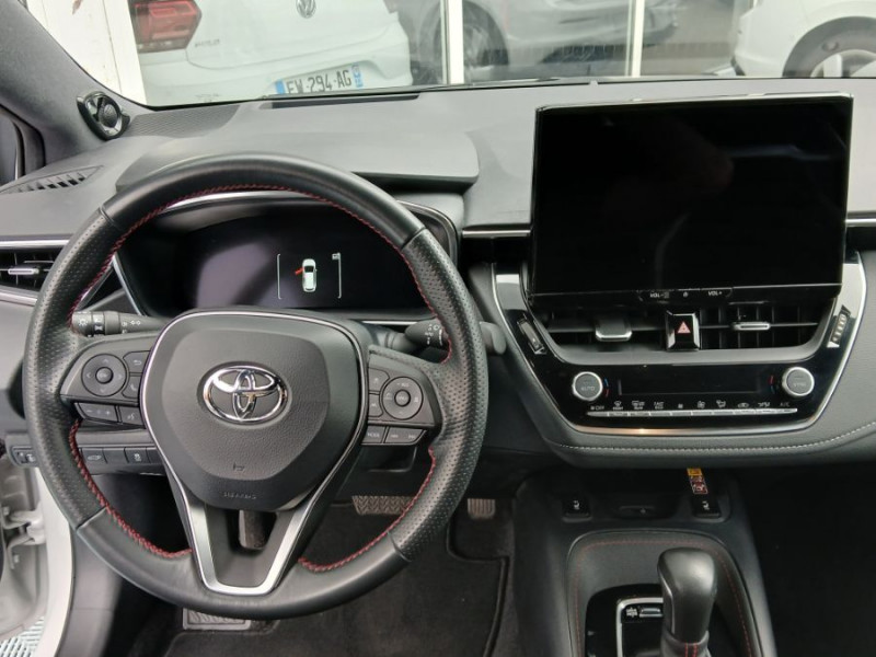 Photo 5 de l'offre de TOYOTA COROLLA (2) XII TOURING SPORTS 1.8 HYBRIDE 140H BVA GR SPORT TECHNO MY 25 1ère Main Gtie Toy 01/28 à 27950€ chez Mérignac auto
