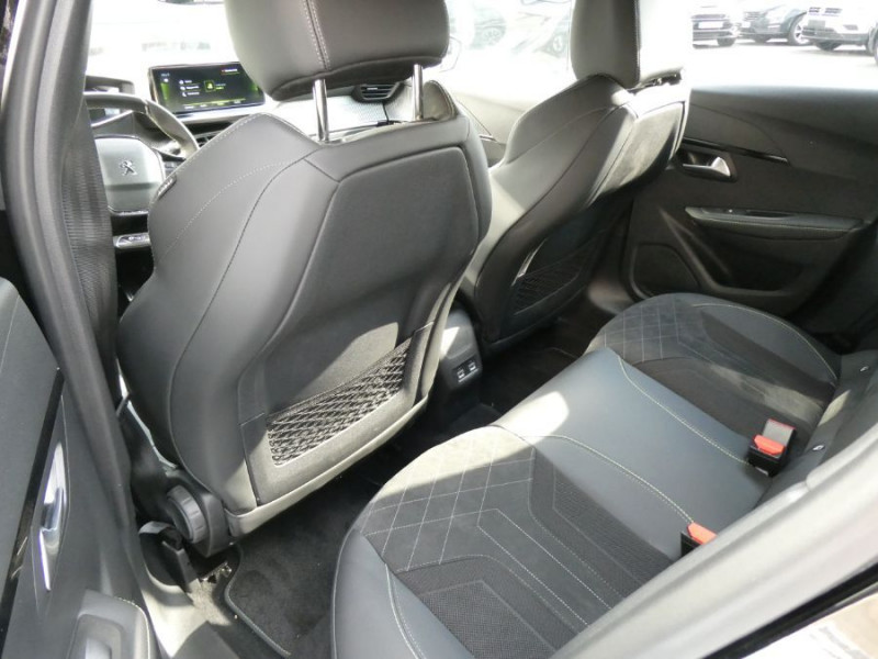 Photo 21 de l'offre de PEUGEOT 208 II 1.2 PureTech 100 BV6 GT PACK Semi Alcantara à 14790€ chez Mérignac auto