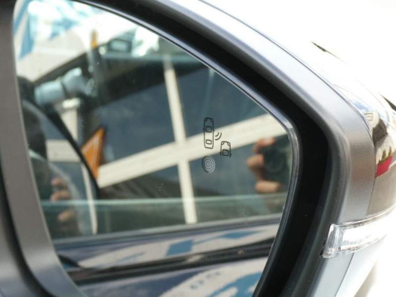 Photo 18 de l'offre de PEUGEOT 208 II 1.2 PureTech 100 BV6 GT PACK Semi Alcantara à 14790€ chez Mérignac auto