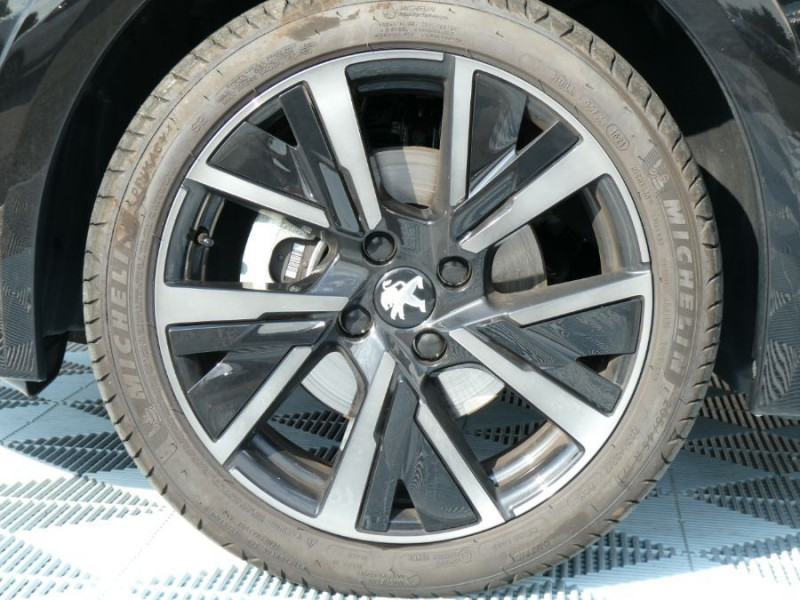 Photo 32 de l'offre de PEUGEOT 208 II 1.2 PureTech 100 BV6 GT PACK Semi Alcantara à 14790€ chez Mérignac auto
