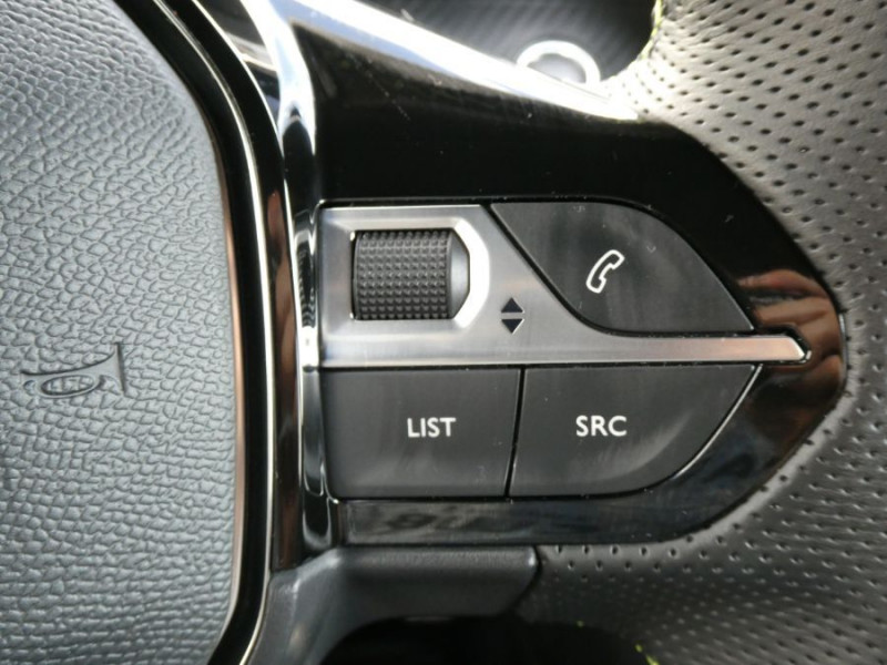 Photo 31 de l'offre de PEUGEOT 208 II 1.2 PureTech 100 BV6 GT PACK Semi Alcantara à 14790€ chez Mérignac auto