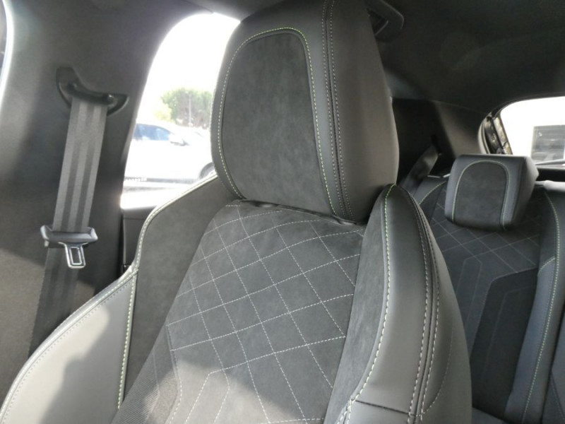 Photo 7 de l'offre de PEUGEOT 208 II 1.2 PureTech 100 BV6 GT PACK Semi Alcantara à 14790€ chez Mérignac auto