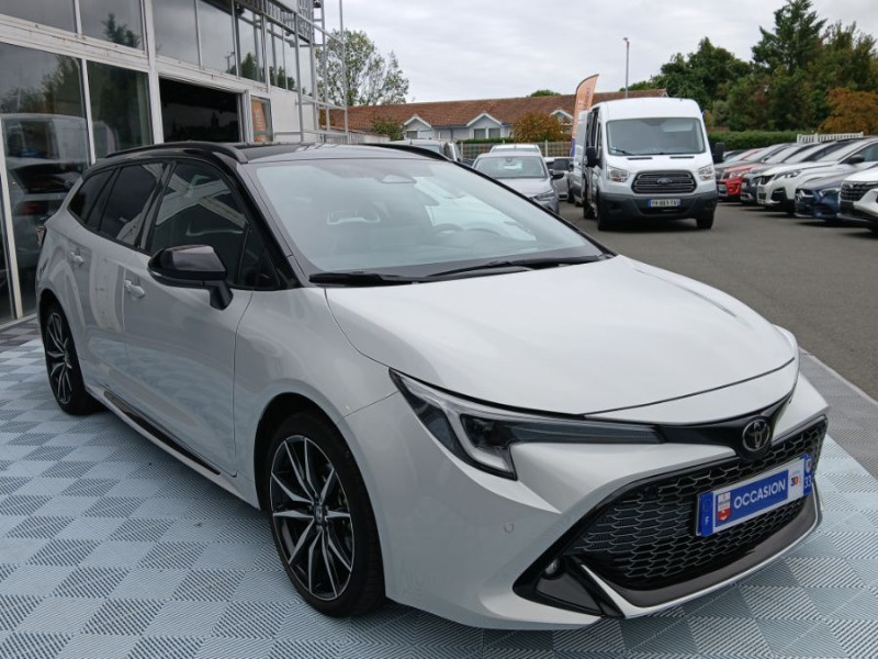 Photo 2 de l'offre de TOYOTA COROLLA (2) XII TOURING SPORTS 1.8 HYBRIDE 140H BVA GR SPORT TECHNO MY 25 1ère Main Gtie Toy 01/28 à 27950€ chez Mérignac auto