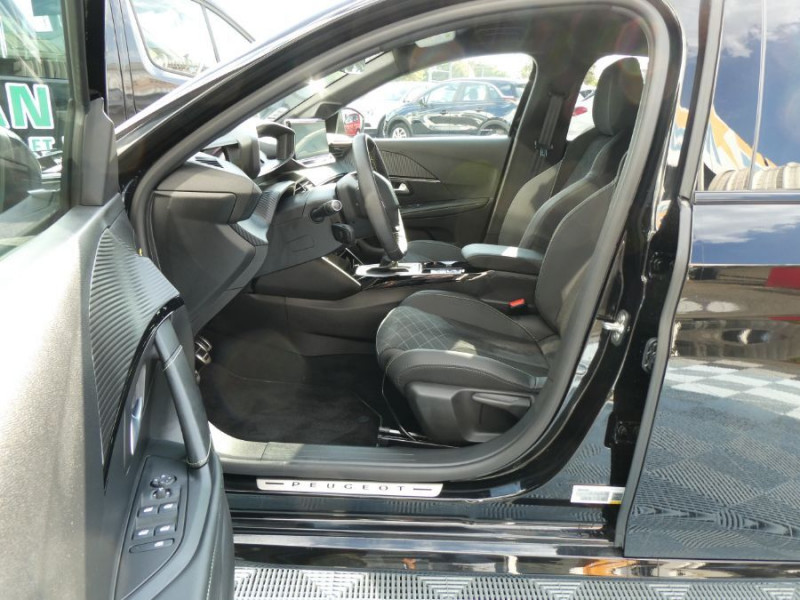 Photo 6 de l'offre de PEUGEOT 208 II 1.2 PureTech 100 BV6 GT PACK Semi Alcantara à 14790€ chez Mérignac auto