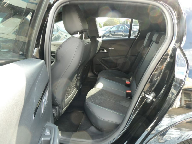 Photo 20 de l'offre de PEUGEOT 208 II 1.2 PureTech 100 BV6 GT PACK Semi Alcantara à 14790€ chez Mérignac auto