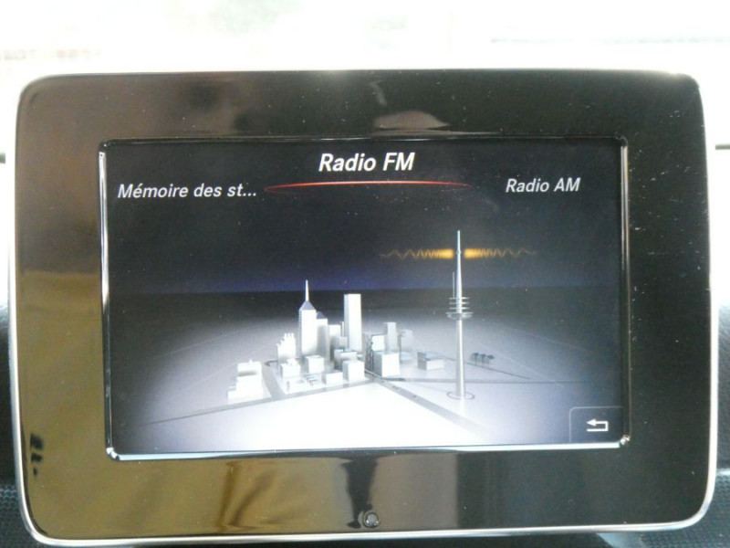 Photo 30 de l'offre de MERCEDES-BENZ CLA SHOOTING BRAKE 180 122cv BVM6 PACK GPS JA18 Radars Privacy Glass à 18950€ chez Mérignac auto