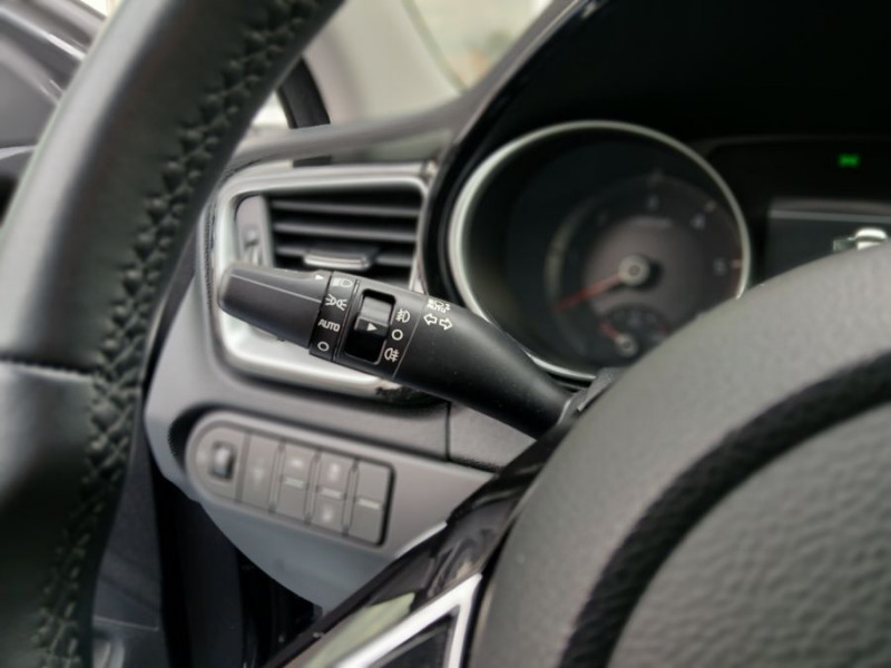 Photo 22 de l'offre de KIA XCEED 1.6 CRDI 136 BVM6 MHEV HYBRIDE DESIGN Navi Edition à 20950€ chez Mérignac auto